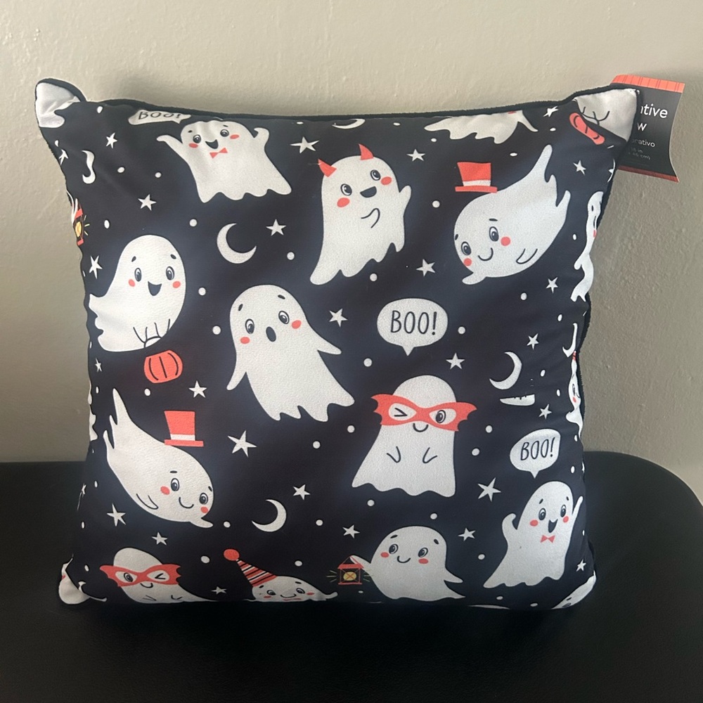 Halloween ghost decorative Pillow